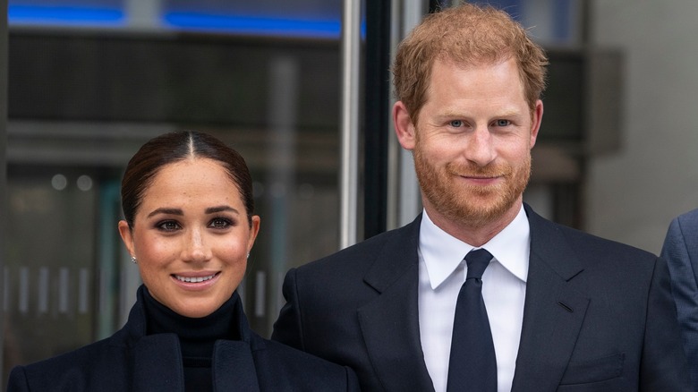 Meghan Markle y el príncipe Harry sonriendo