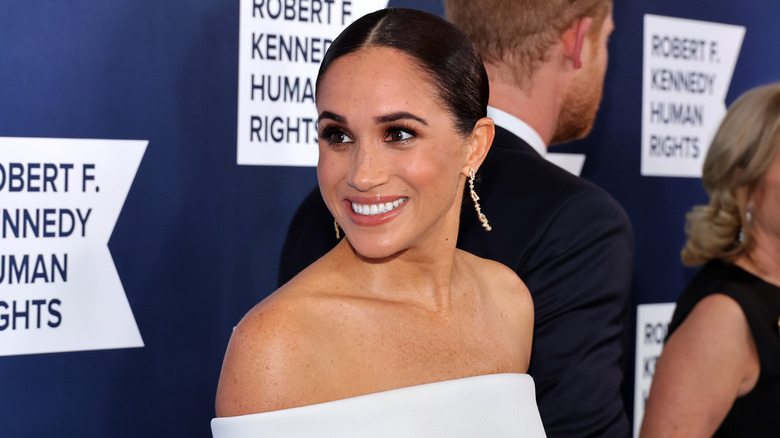 Meghan Markle sonriendo