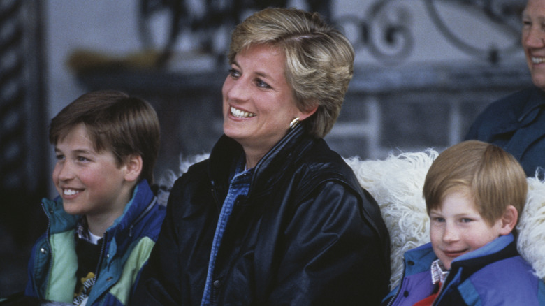 La princesa Diana sonriendo con William y Harry cuando eran niños