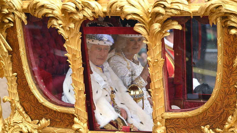 El rey Carlos llegando a la coronación