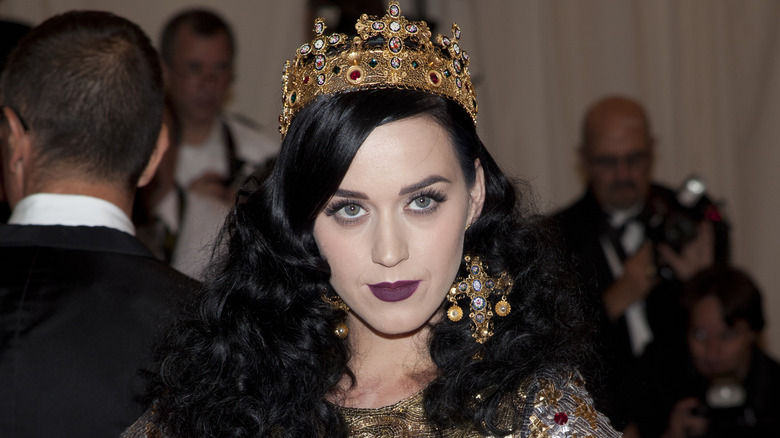 Katy Perry con corona