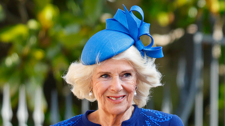 Camilla Parker Bowles sonriendo.