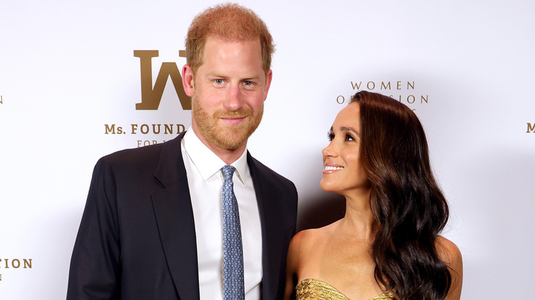 Meghan Markle y el príncipe Harry sonriendo