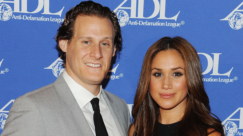 Meghan Markle posando con Trevor Engelson