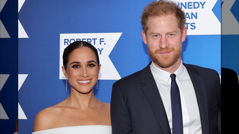 Meghan Markle y el príncipe Harry sonriendo