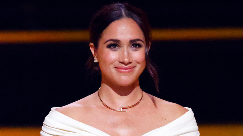 Meghan Markle sonriendo