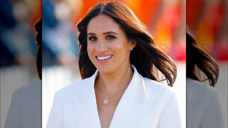 Meghan Markle sonriendo