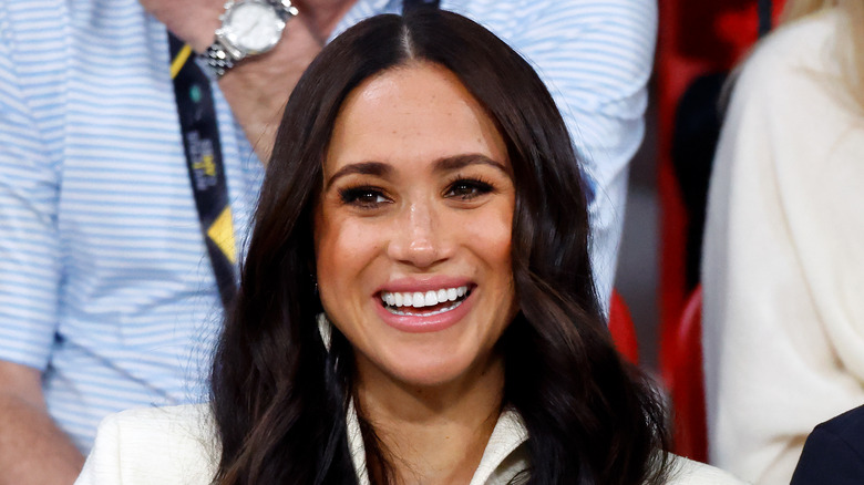 Meghan Markle sonriendo