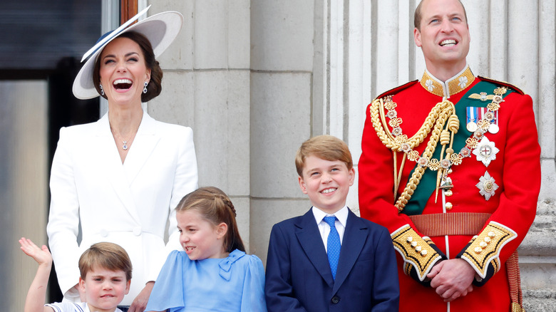 El príncipe William, Kate Middleton y sus hijos viendo Trooping the Colour