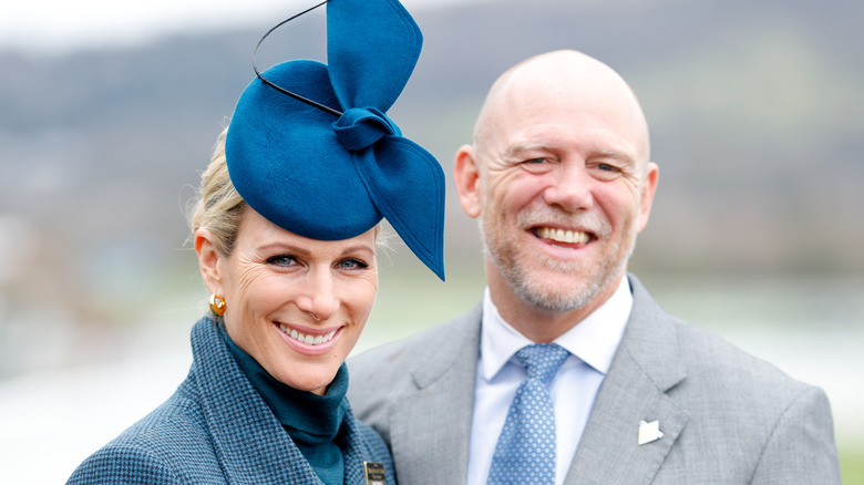 Zara Tindall posando con su esposo