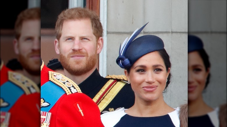 El príncipe Harry, Meghan Markle, ambos sonriendo