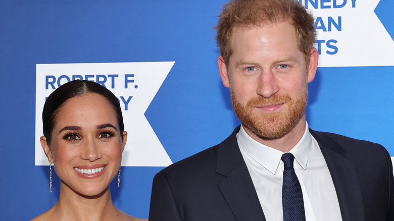 Meghan Markle y el príncipe Harry sonriendo