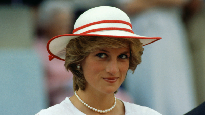 Sombrero blanco de la princesa Diana