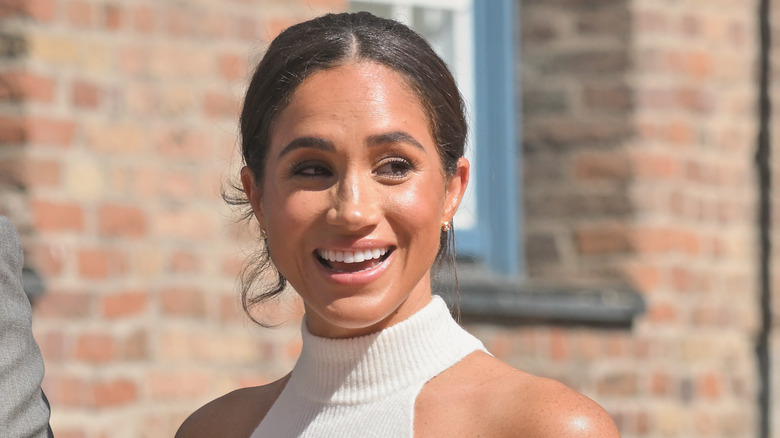 Meghan Markle sonriendo