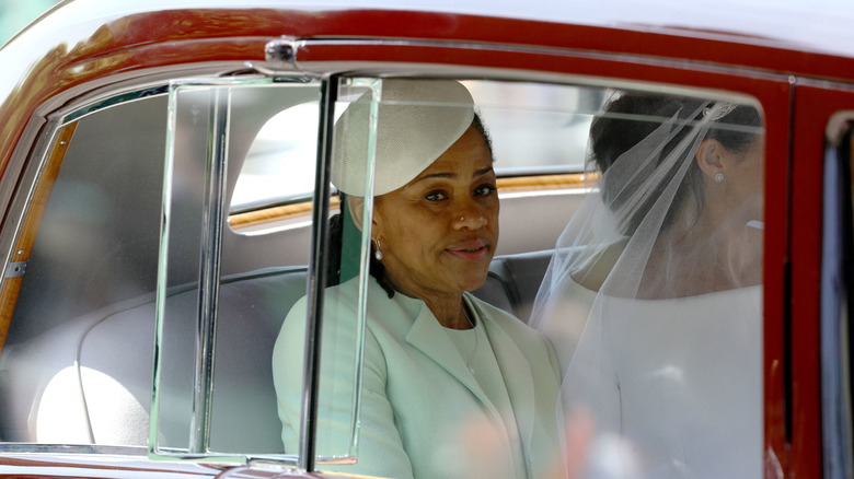 Doria Ragland viajando en un coche