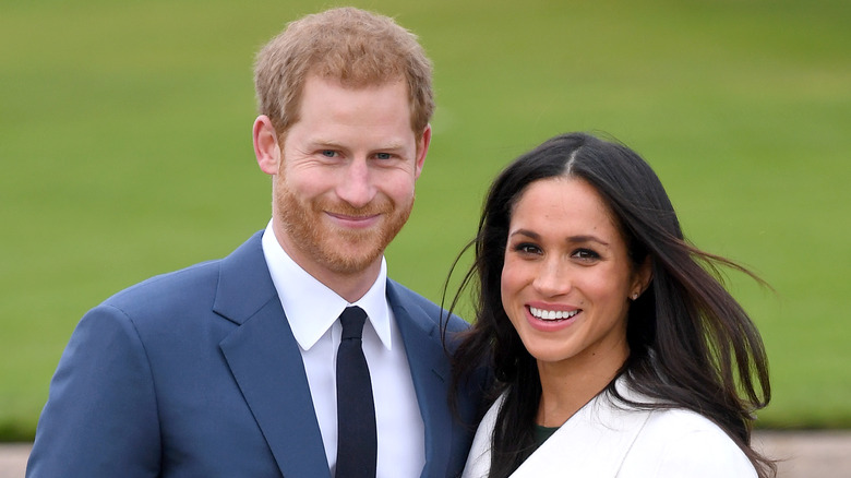 El príncipe Harry y Meghan Markle sonriendo