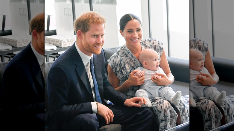 El príncipe Harry, Meghan Markle y su hijo Archie posando