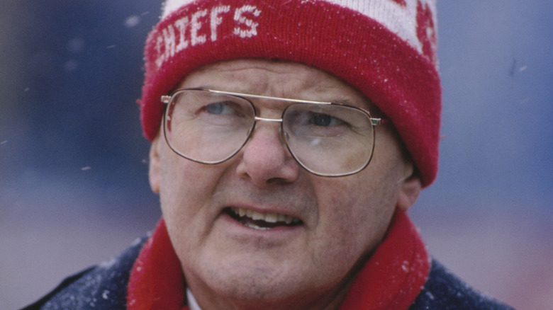 Lamar Hunt con gorro