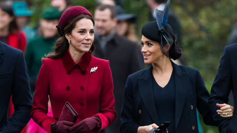 Kate Middleton y Meghan Markle caminando