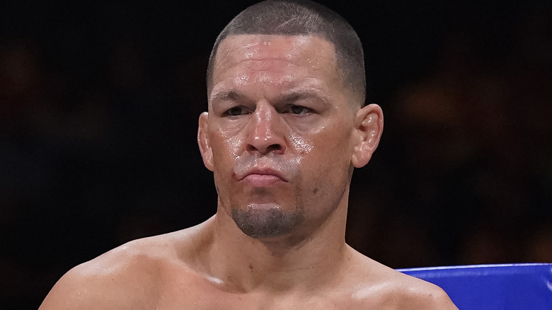 Nate Diaz frunciendo el ceño en el ring