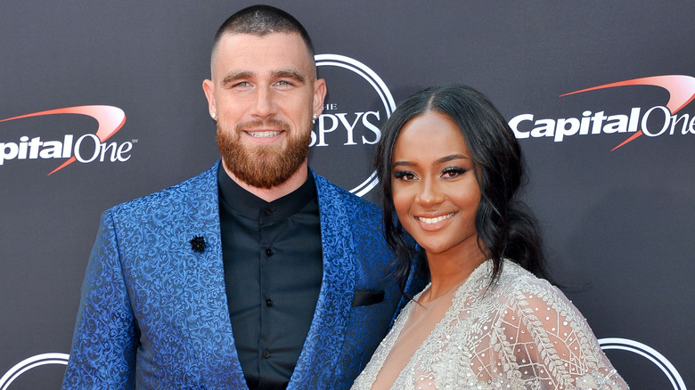 Travis Kelce, Kayla Nicole posando