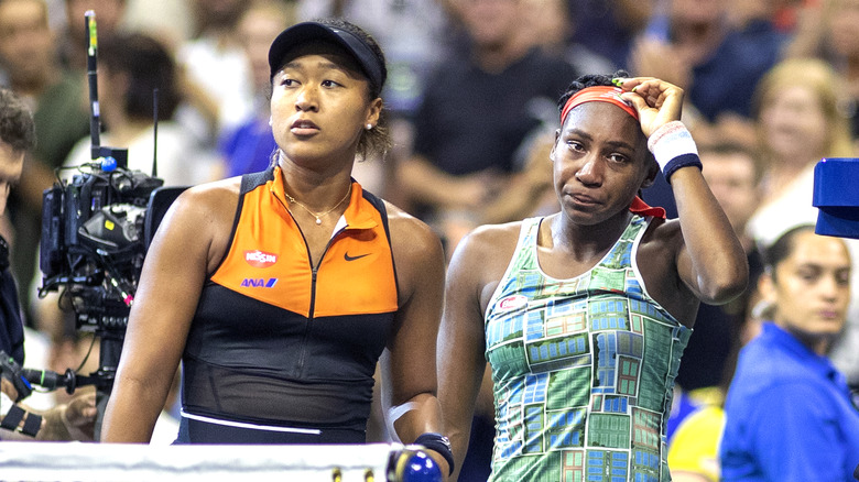 Coco Gauff llorando junto a Naomi Osaka