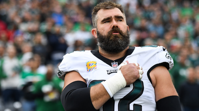 Jason Kelce sale al campo