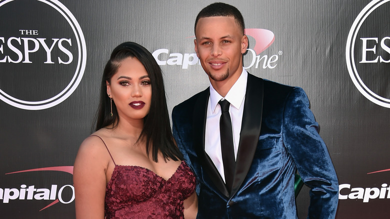 Ayesha Curry, Steph Curry posando