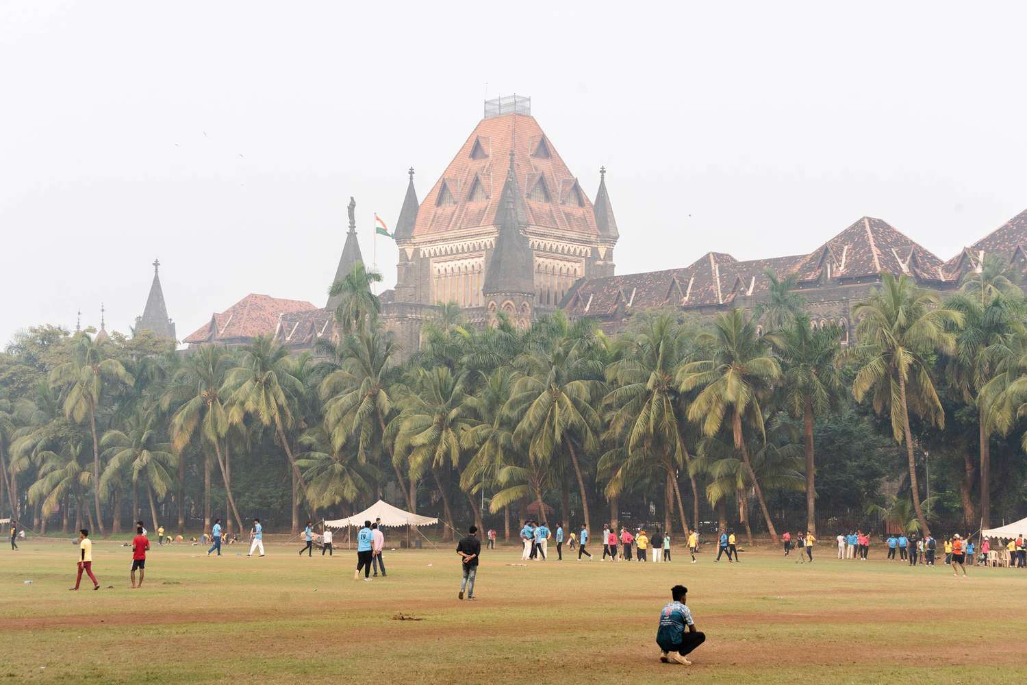 Vista de un campo en un parque en Mumbai, India