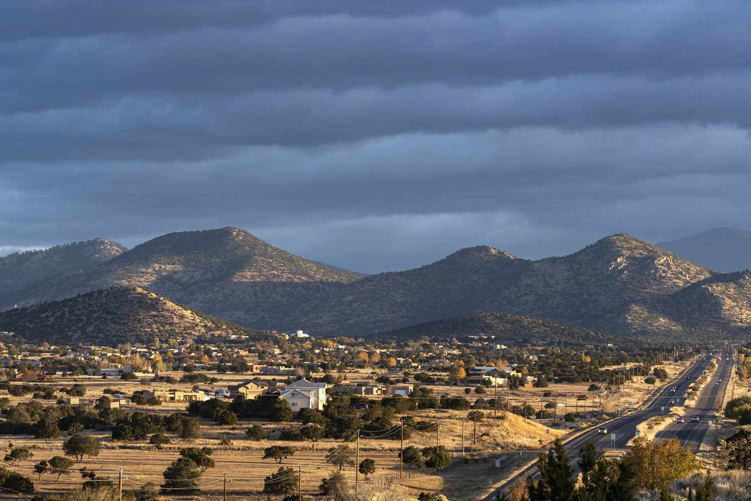 Santa Fe y las montañas a lo lejos 