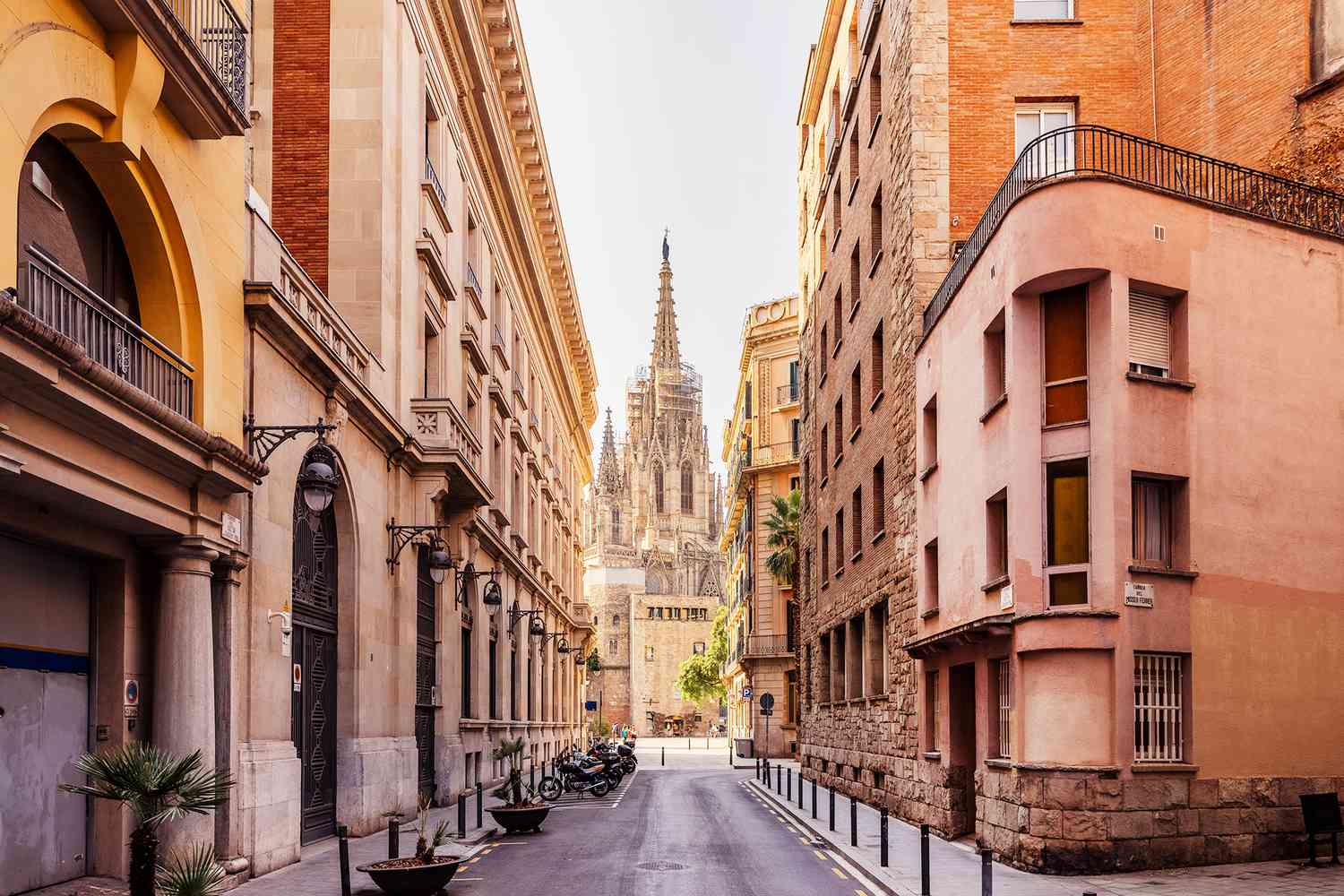 Callejones del Barrio Gótico y la Catedral de Barcelona, ​​Barcelona, ​​España