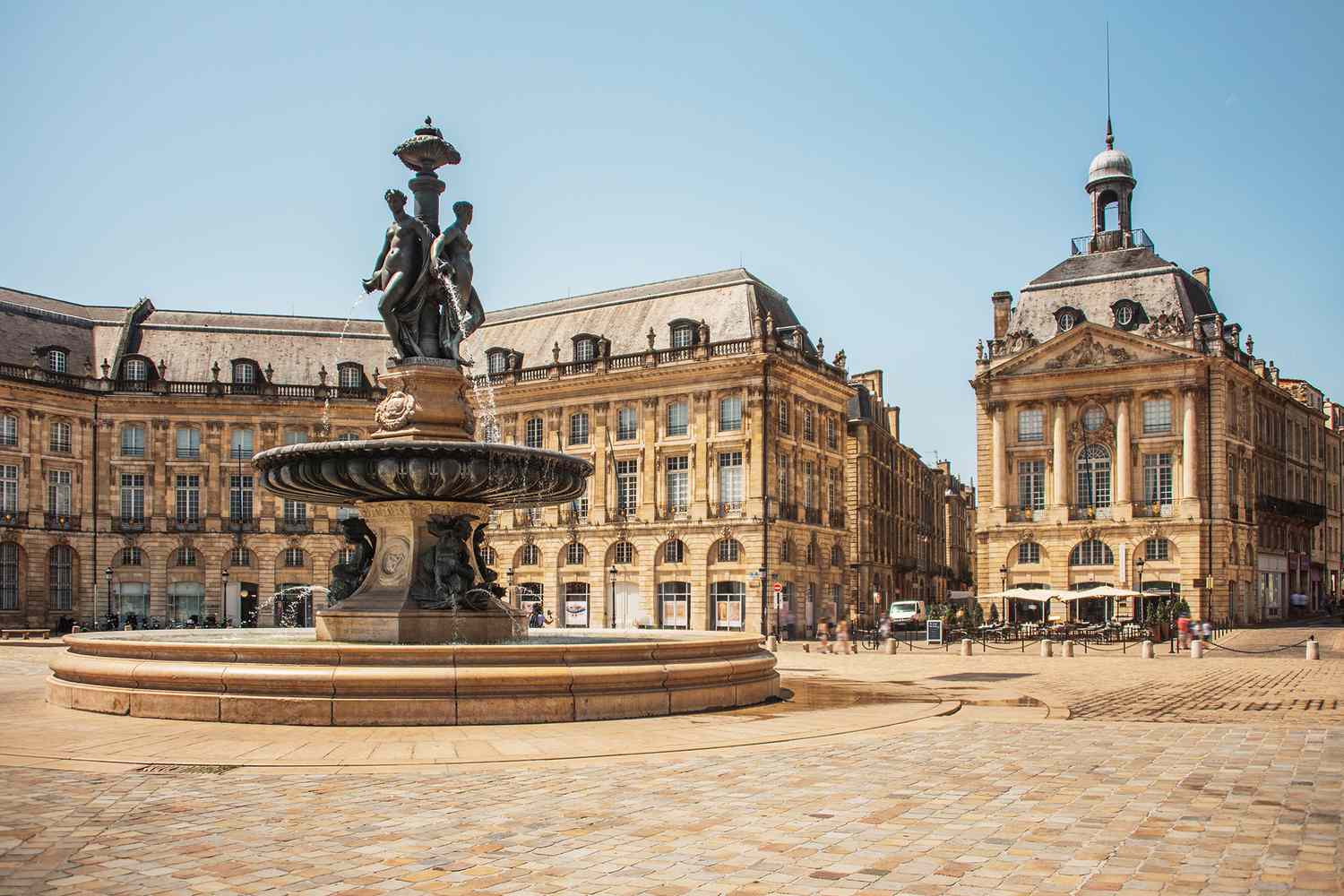 Place de la Bourse, uno de los monumentos más famosos de Burdeos, Francia.