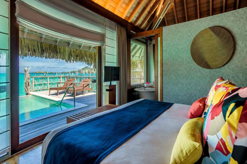 Una villa junto al mar en el Intercontinental Bora Bora Resort & Thalasso Spa