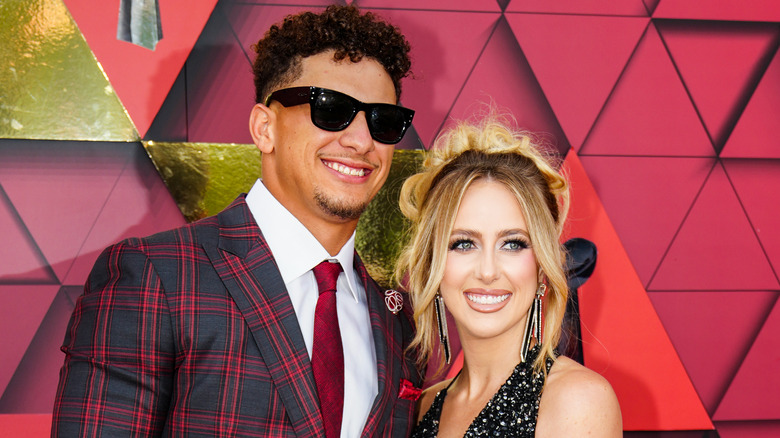 Patrick Mahomes, Brittany Mahomes posando