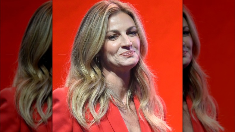 Erin Andrews posando para las cámaras