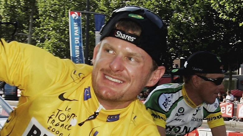 Floyd Landis sonriendo mientras corre