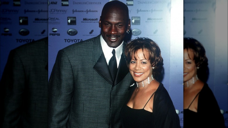 Michael Jordan posa con Juanita Vanoy