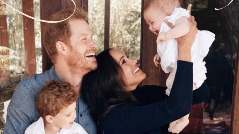 Meghan Merkle Príncipe Harry con niños