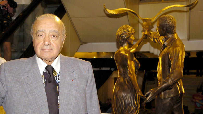 Estatua de oro de Mohamed Al-Fayed Harrods