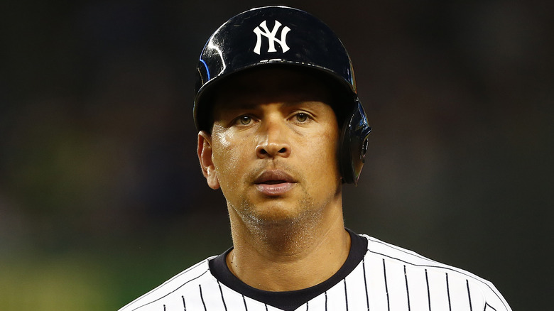 Alex Rodríguez jugando béisbol en uniforme.