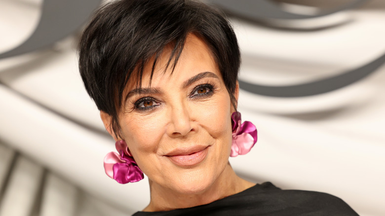 Kris Jenner posando