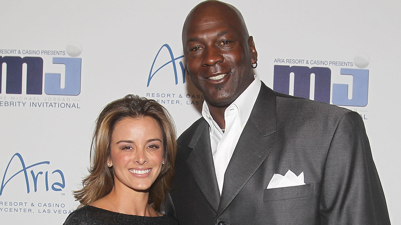 Yvette Prieto posa con Michael Jordan