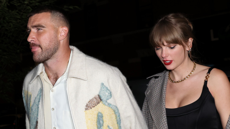 Taylor Swift y Travis Kelce posan juntos