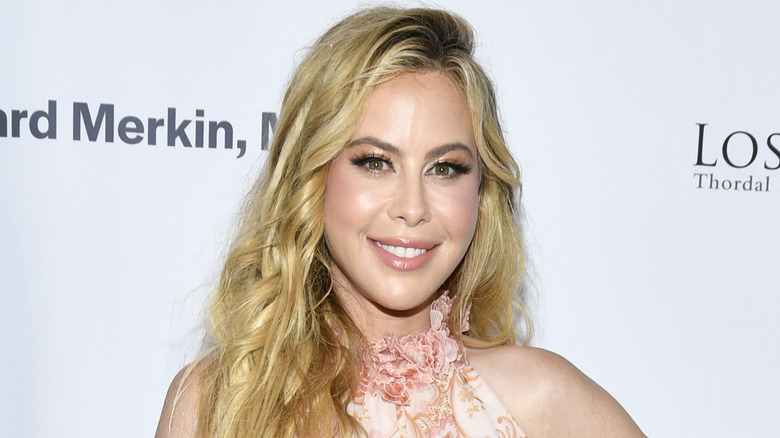 Tara Lipinski posa con un vestido rosa