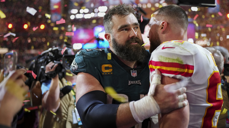 Jason Kelce, Travis Kelce hablando