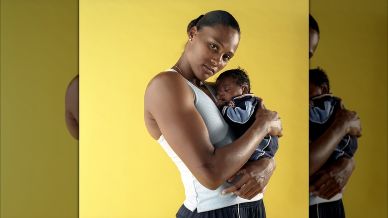 Marion Jones con su primer hijo