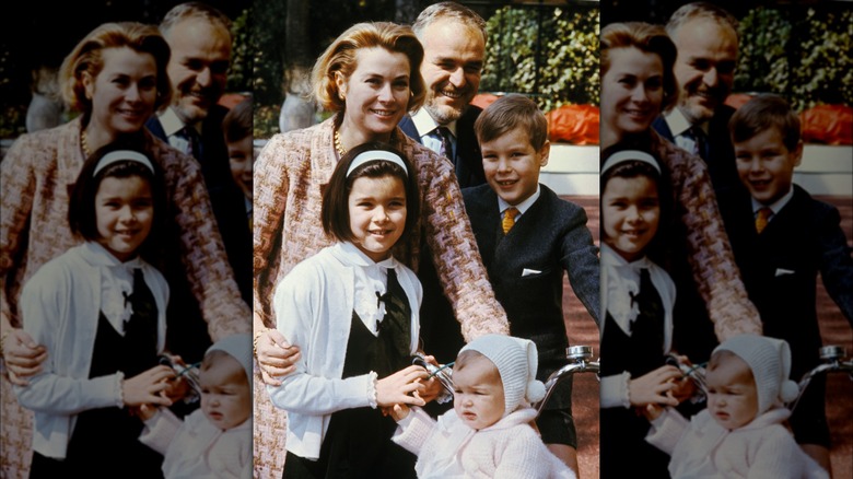 El Príncipe Rainiero y la Princesa Grace con la Princesa Stephanie, la Princesa Carolina y el Príncipe Alberto 