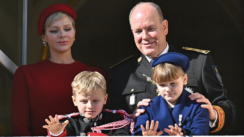 Princesa Charlene de Mónaco, Príncipe Jacques de Mónaco, Princesa Gabriella de Mónaco y Príncipe Alberto II de Mónaco 