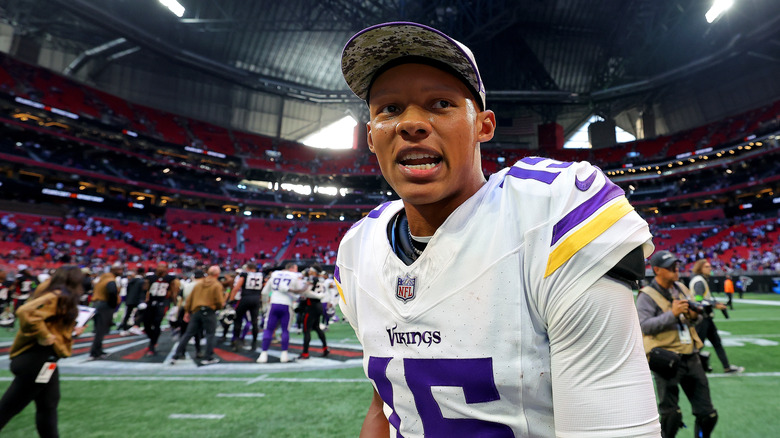 Joshua Dobbs en el campo de fútbol