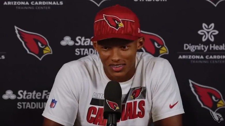 Gorra de los Cardenales de Joshua Dobbs